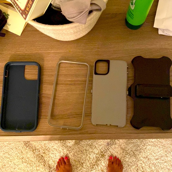 OtterBox iPhone 11 Pro Max DEFENDER SERIES SCREENLESS - Picture 1 of 1